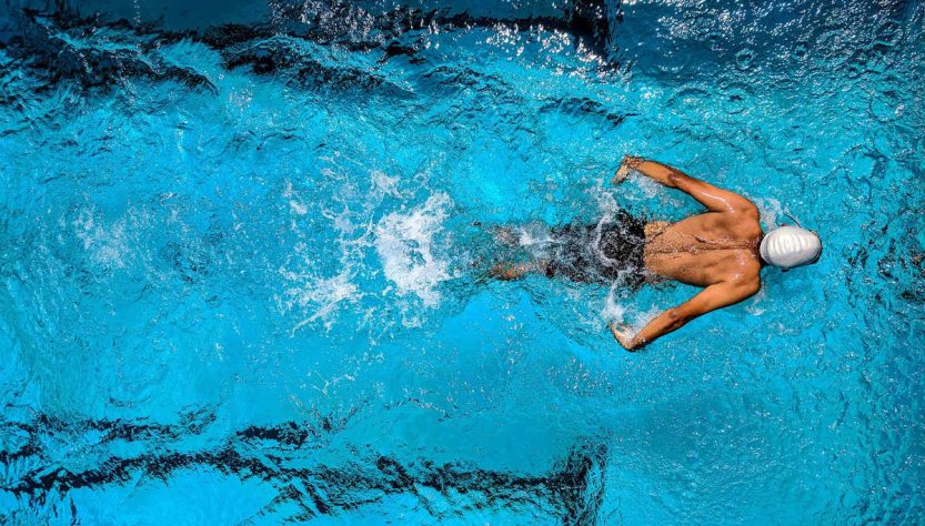 benefici del nuoto sul fisico